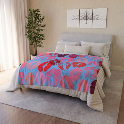 Lipstick Print Polyester Blanket (Blue Background)