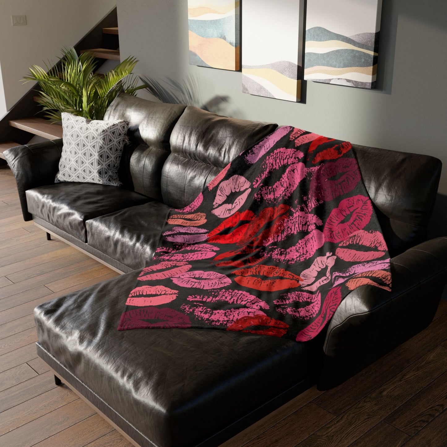 Lipstick Print Polyester Blanket (Black Background)