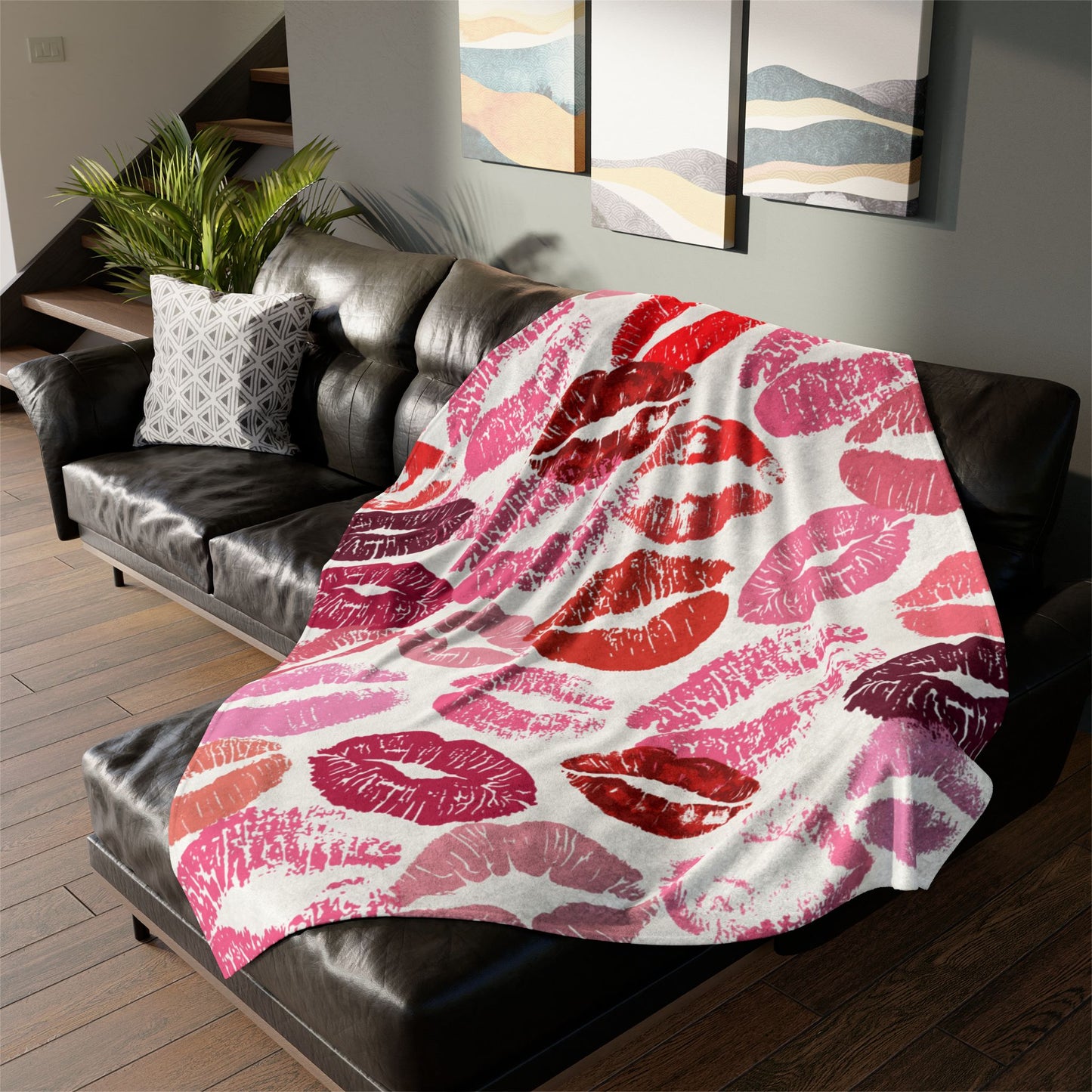 Lipstick Print Polyester Blanket (White Background)